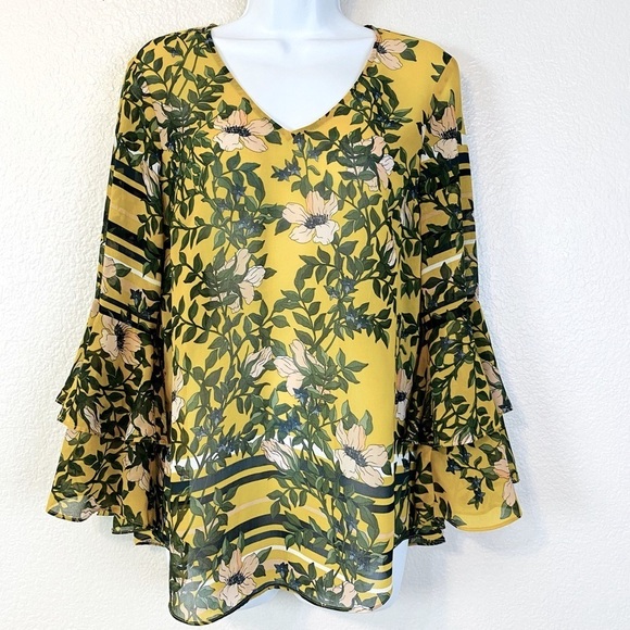 CAbi Floral Spring Scene Ruffle Bell Sleeve Blouse Size S - Picture 1 of 8